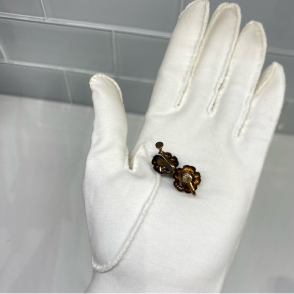 Vtg Silver Flower Screwback Earrings w Diamond Cut Green Jewel Sterling Repousse - Picture 5 of 8